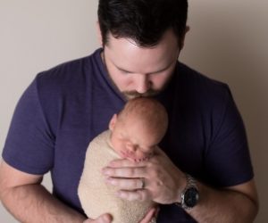 Best doula in Tucson photo of dad with newborn